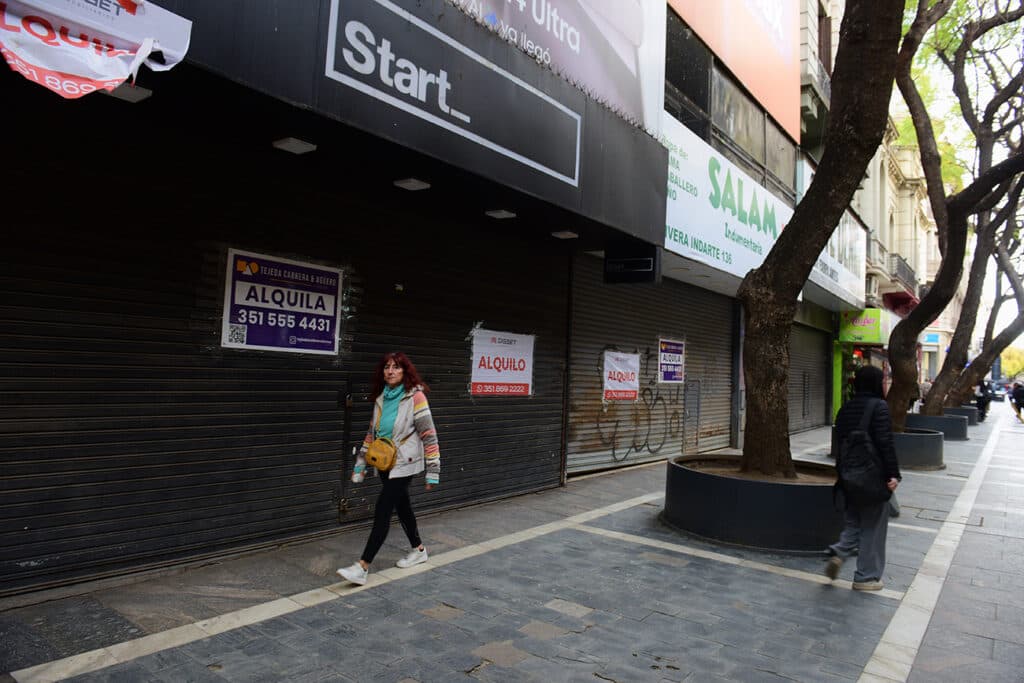 Locales comerciales en Córdoba: dos informes, dos fotos muy distintas sobre la vacancia