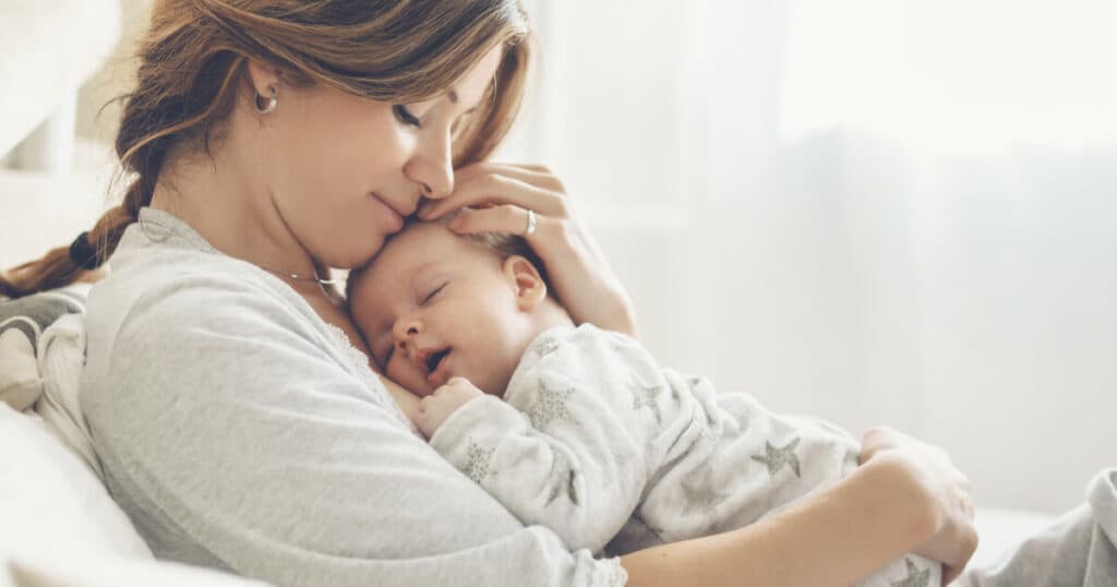 Ley para ampliar las licencias por maternidad y paternidad: ¿En qué consiste?