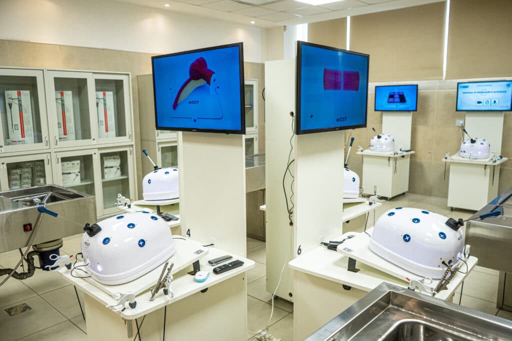 Sala de Simulación: nueva tecnología para la capacitación y el perfeccionamiento de técnicas quirúrgicas
