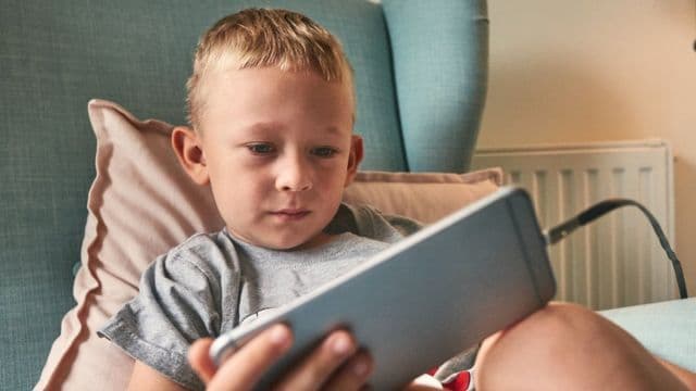 Cómo mitigar los efectos adversos de la tecnología en la salud mental (sobre todo en niños)