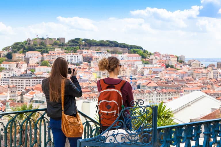 Los viajes entre mujeres se consolidan como tendencia: ¿Qué destinos eligen?