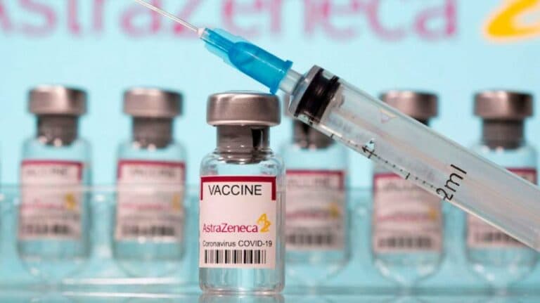 Se confirmaron efectos secundarios en quienes se vacunaron contra el Covid 19 con AstraZeneca