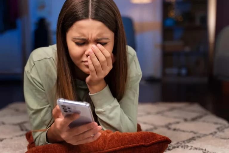 FOMO: ¿Cómo impacta en la salud mental el miedo a perderse cosas?
