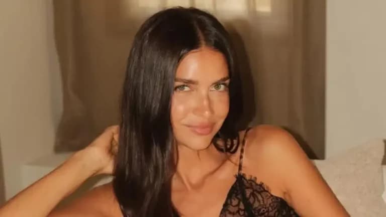 Así es la cocina de Zaira Nara en su casa de Punta del Este: tonos blancos, ollas colgando y diseño campestre