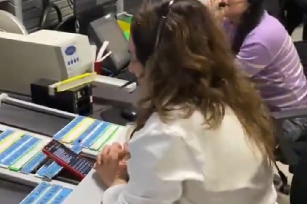 La controladora aérea cordobesa que le dio la bienvenida a la Selección Argentina