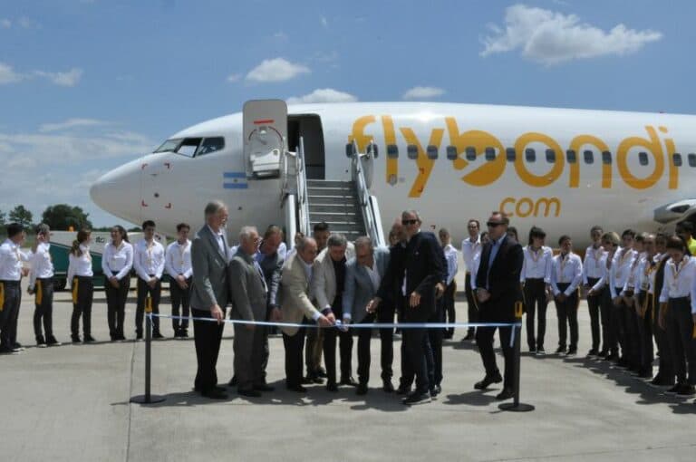 Flybondi se presentó en Córdoba: ¿cuánto costará volar a Buenos Aires y Mendoza?