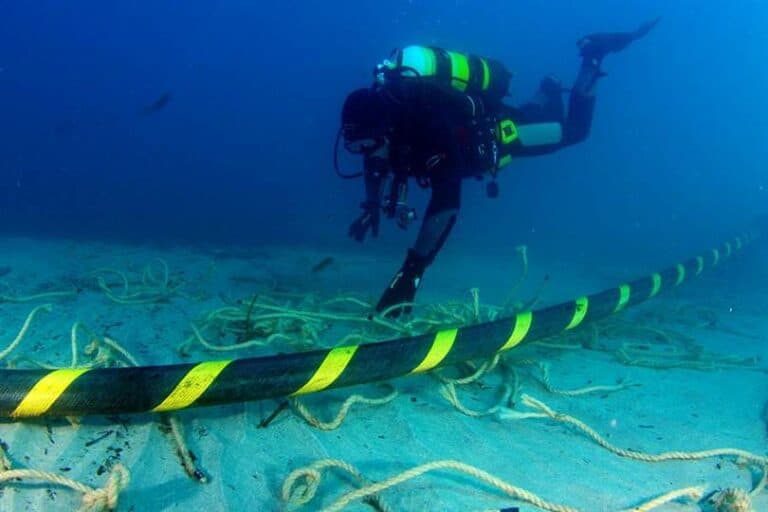 Google tenderá un cable submarino privado entre Chile y California