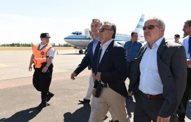 Macri sobrevoló las zonas afectadas por los incendios