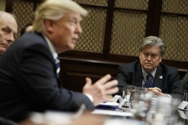 Espectacular ruptura de Trump y controvertido ex asesor