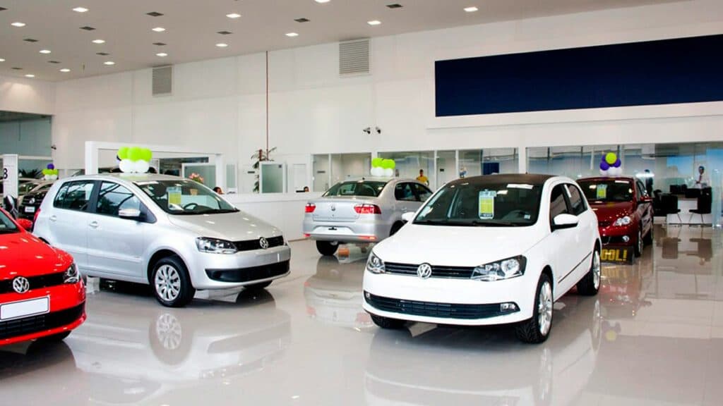 Primer semestre: pese a bonificaciones, se vendió la mitad de autos que el año pasado