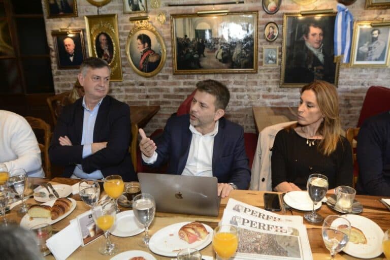 Utrera: ´si solucionamos lo fiscal no hace falta pensar en una dolarización´