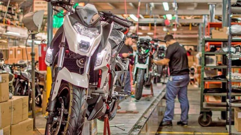 Fin de la novela: Zanella le torció el brazo a Motomel y reabre planta