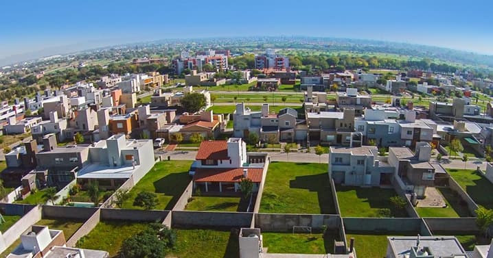 Grupo Edisur inaugura el primer corredor comercial de Manantiales