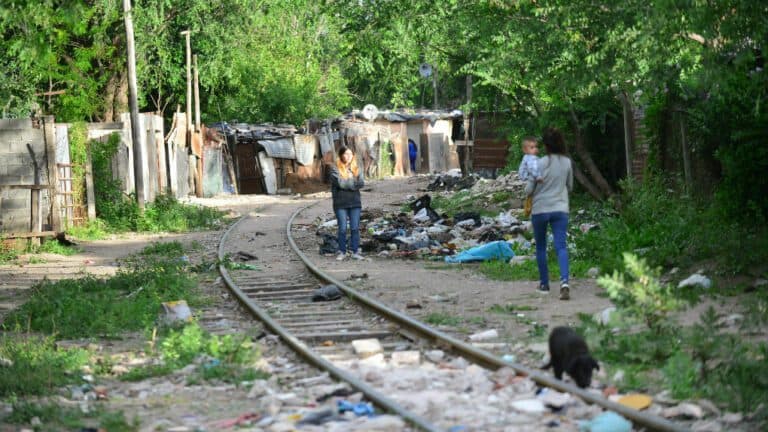 Para la UCA la pobreza ya está en el 35% y la indigencia en el 7%