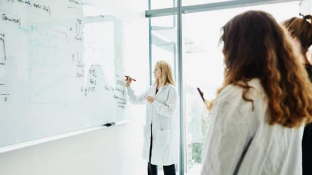 Sólo el 33% de las mujeres en Argentina integran el universo de ingeniería y ciencia