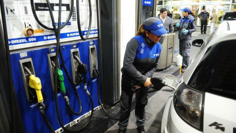 Combustibles: por qué en Argentina cuestan 50% menos que en países limítrofes