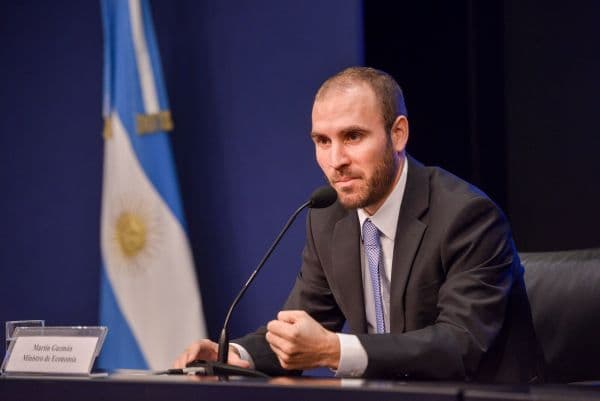 Los ejes del “paquete Guzmán”: tarifas congeladas, impuesto al dólar y más retenciones