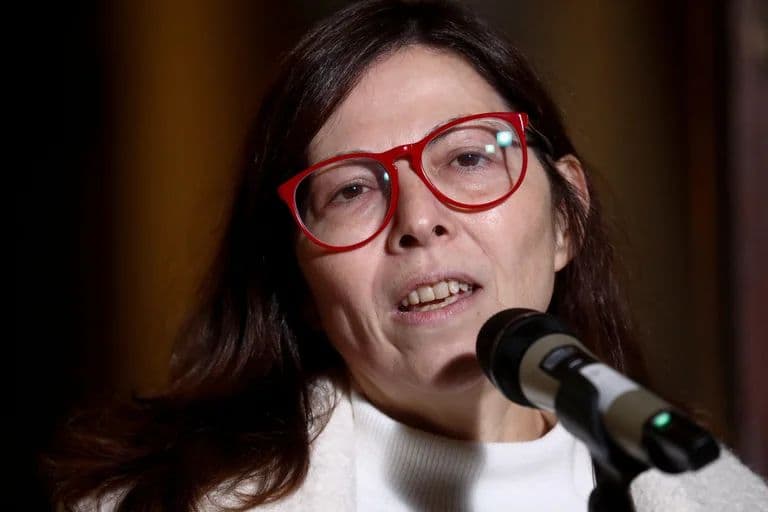 Batakis en Economía: ´me siento cómoda con el tipo de cambio oficial´