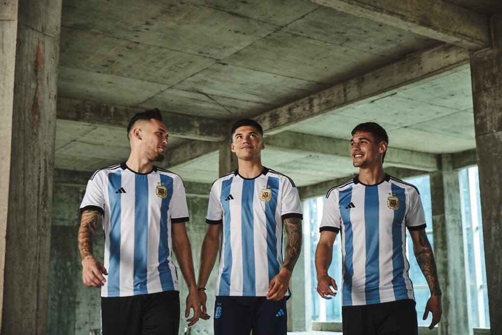 Precios mundialistas: cuánto aumentó la camiseta y el asado desde Sudáfrica 2010