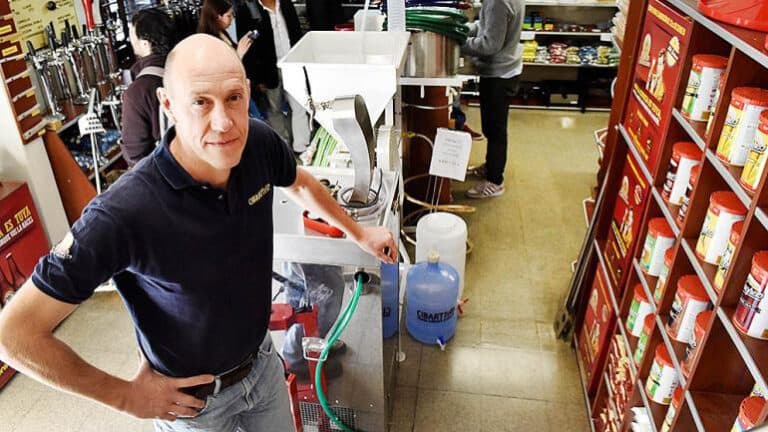 Cómo es Barriada, la cadena de bares con bebidas artesanales y franquicias gratuitas