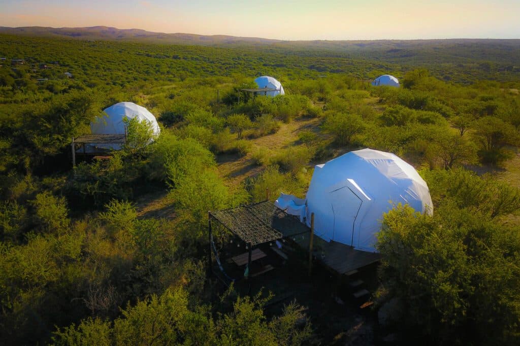 Cómo subirse e invertir en el boom de los glamping