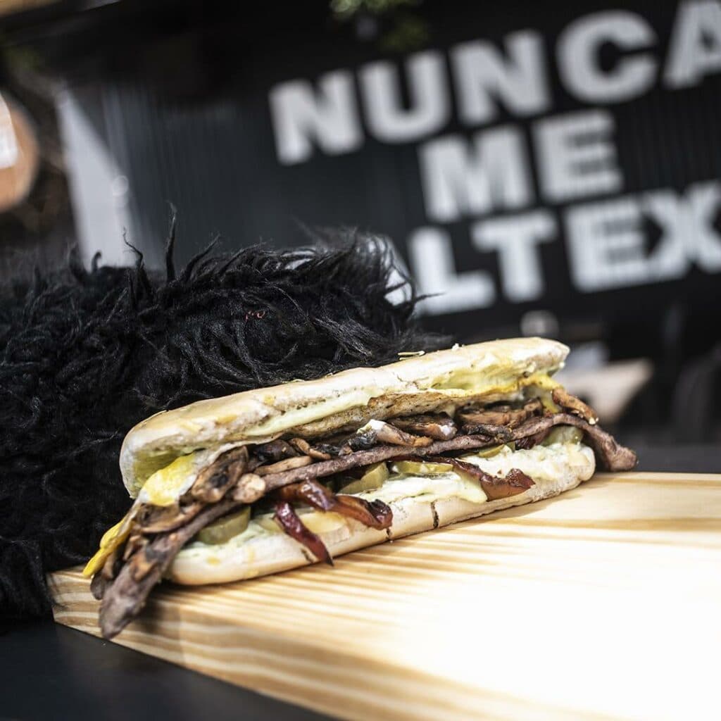 Bruxx llegó al millón de lomos vendidos: lanza nuevo producto y mega fiesta