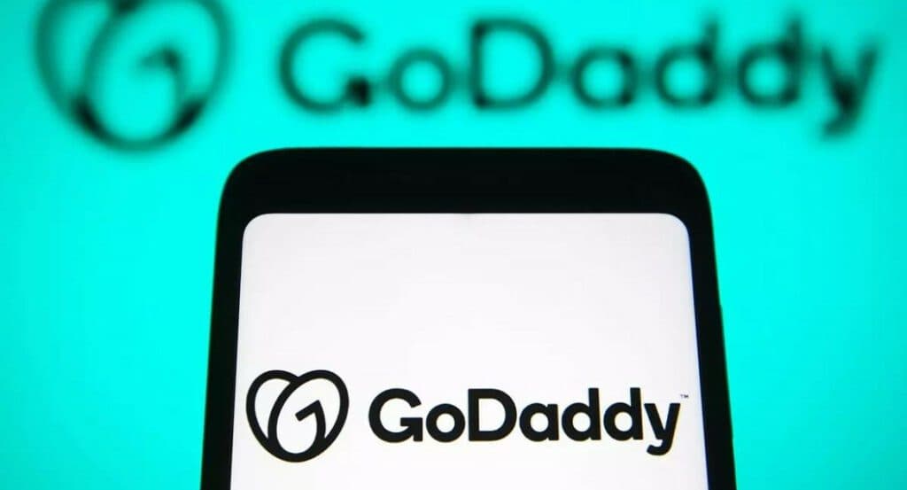 GoDaddy no aceptará más pesos argentinos: desde junio solo recibe dólares