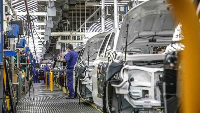 Nueva desregulación: el Gobierno liberó la importación de autopartes