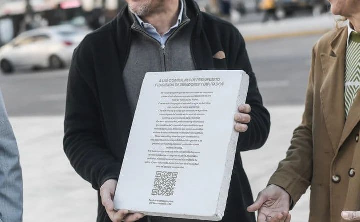 Bloque de cemento de 9 kilos: los empresarios cordobeses que se sumaron