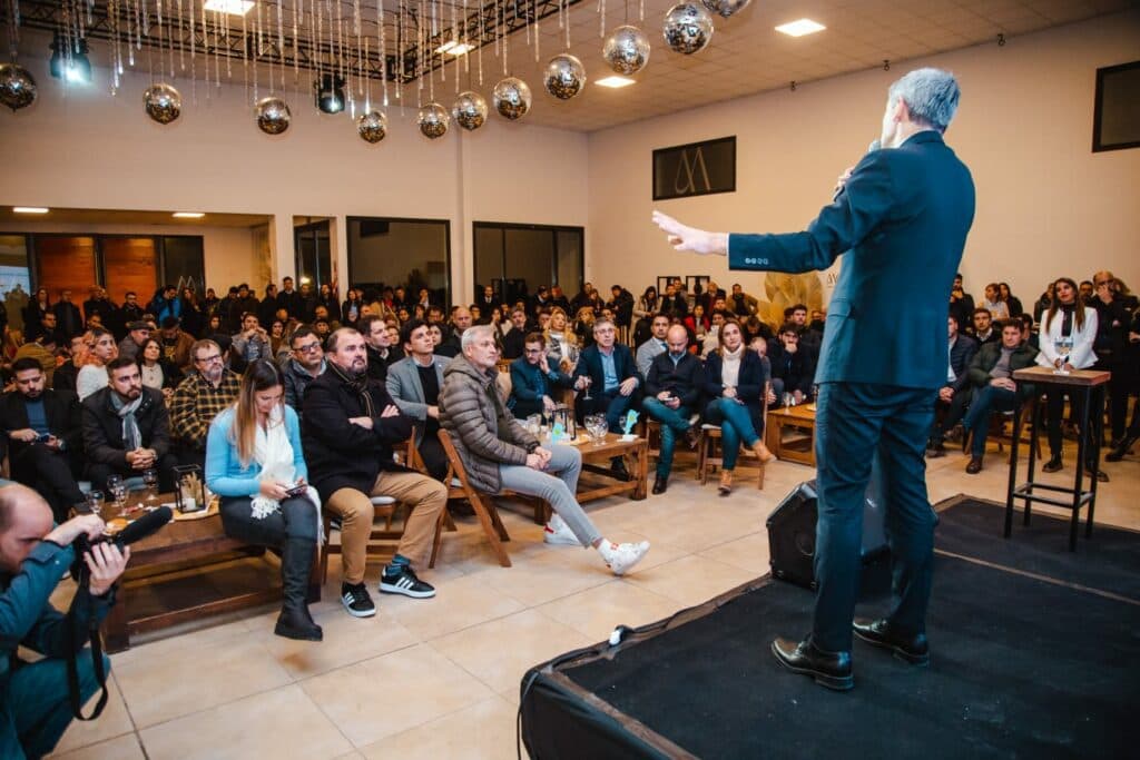 Passerini vendió su plan de gestión frente a empresarios y emprendedores