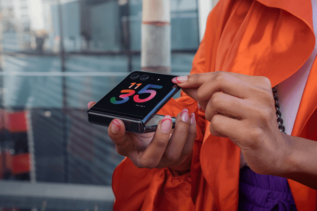 Inspirado en un modelo icónico, Motorola lanzó nuevos smartphones plegables