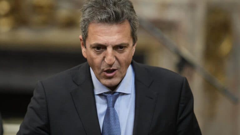 Massa anunció ayuda económica para los comerciantes saqueados: requisitos para acceder