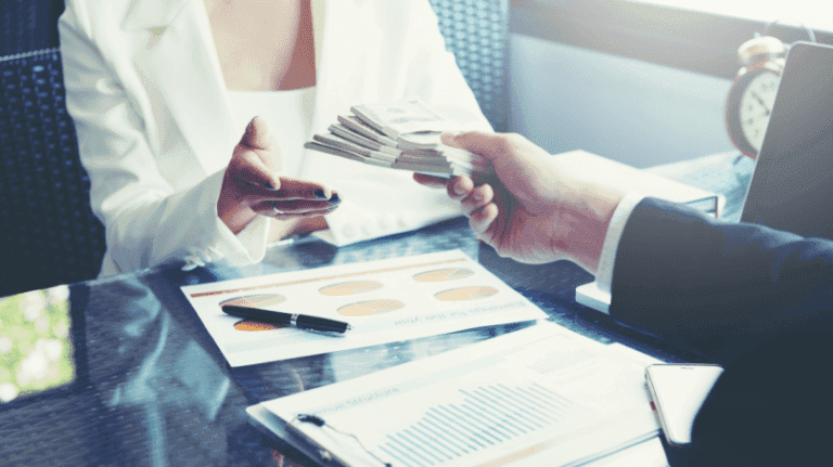 Salarios vs. inflación: las empresas espacian los aumentos y bajan las expectativas de contratación