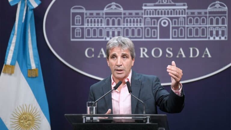 Caputo apuntó contra los gobernadores e intendentes por suba de impuestos