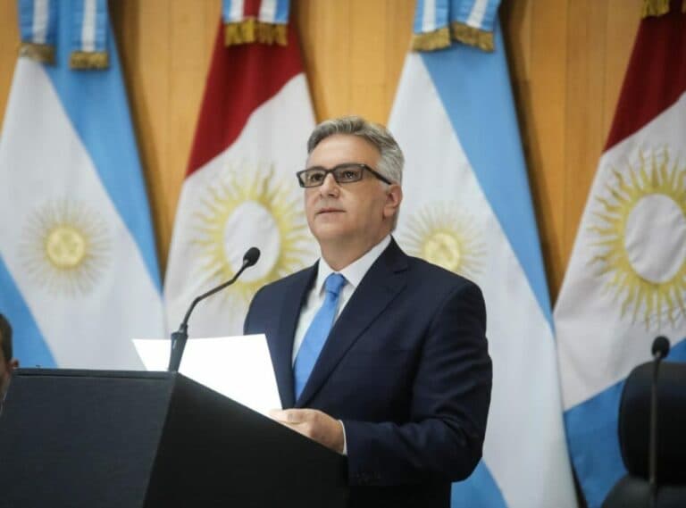 Por ahora, Llaryora está lejos de conducir un movimiento nacional