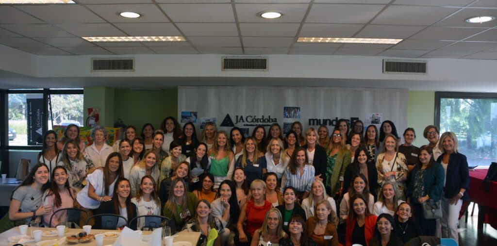 Junior Achievement Córdoba reunió a mujeres líderes por la educación