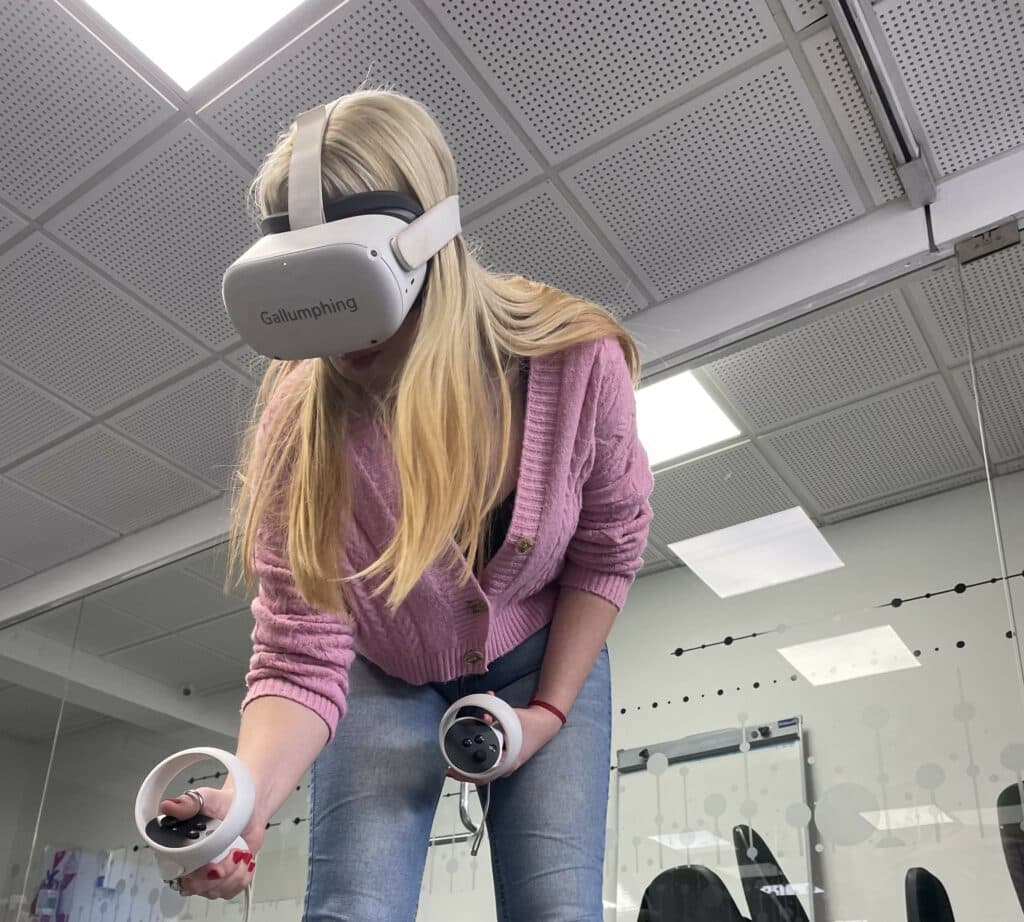 Konecta implementa realidad virtual para la capacitación de sus equipos