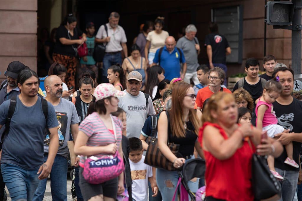 Descontento social: el 64% de los argentinos no logra cubrir sus necesidades básicas