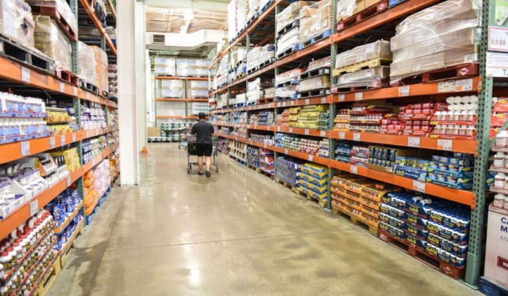 Mayoristas advierten que los impuestos representan casi el 50% del precios de los productos