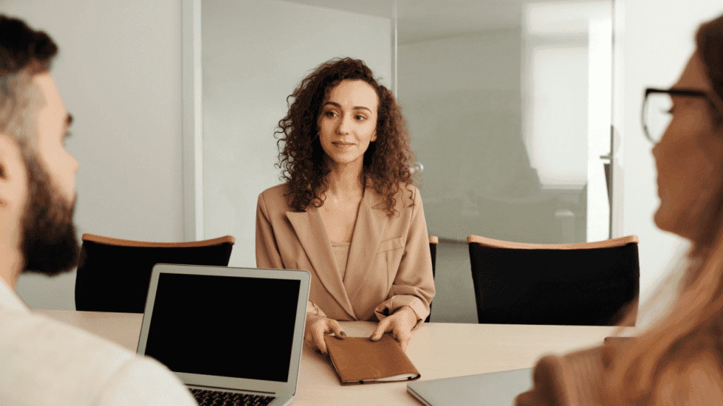 Crisis de talento en sectores clave: ingeniería, tecnología y salud en riesgo