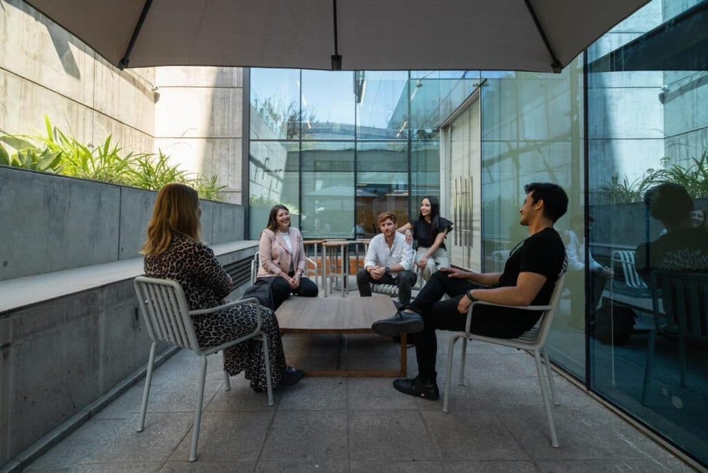 Flexibilidad laboral: el modelo híbrido se impone como el futuro del trabajo