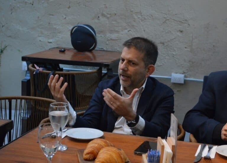 Desayuno de Coyuntura PaP: «ya no se gana especulando, ahora la lógica en los negocios debe ser productiva»