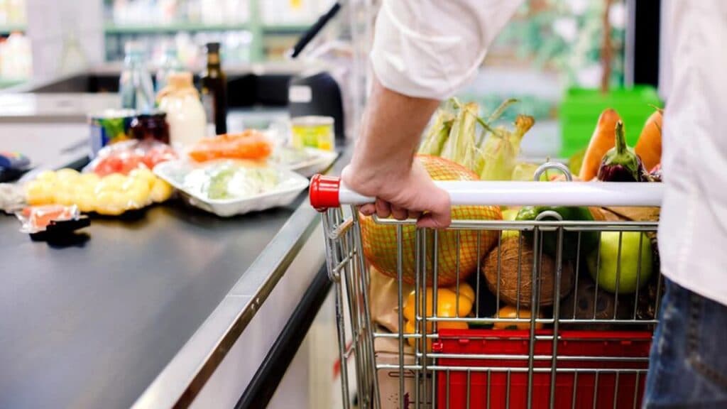 Cómo compran hoy los argentinos: más planificación, menos stockeo y vuelta a los comercios de cercanía