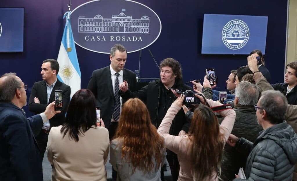 Milei vs. el periodismo: el 67% rechaza los ataques a la prensa