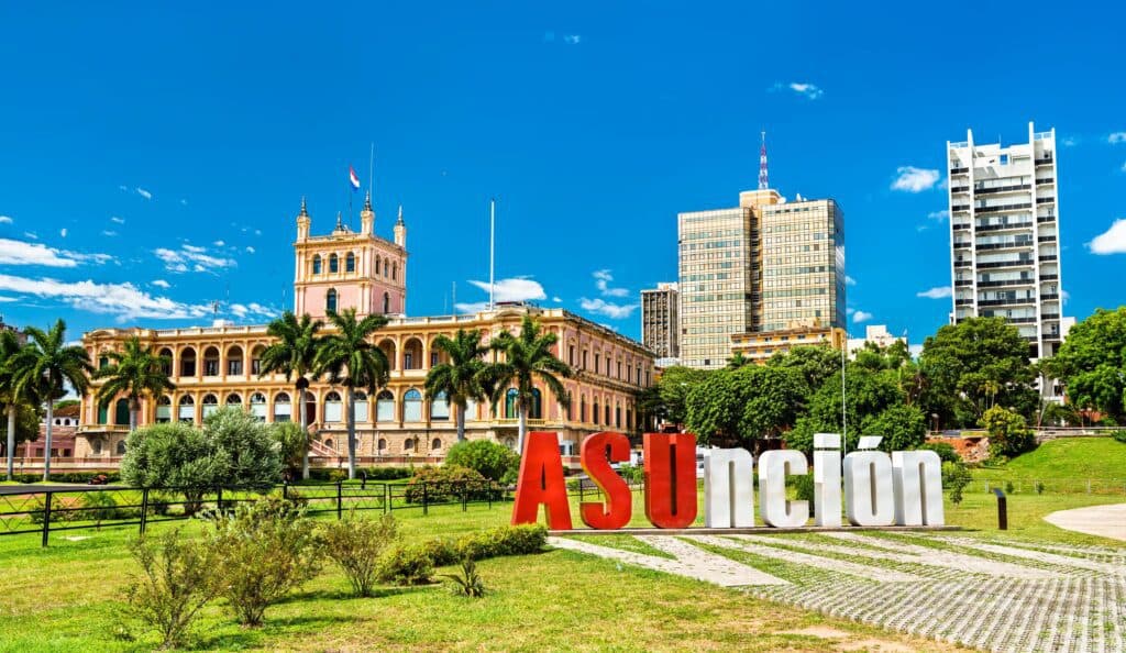 Flybondi lanzó nueva ruta internacional: desde diciembre conectará a Córdoba con Asunción