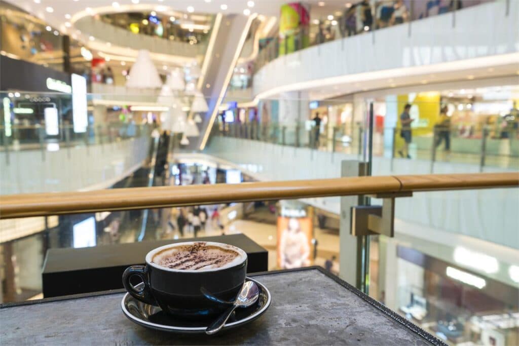 Centros comerciales y el desafío de la reconversión: del consumo a la experiencia urbana