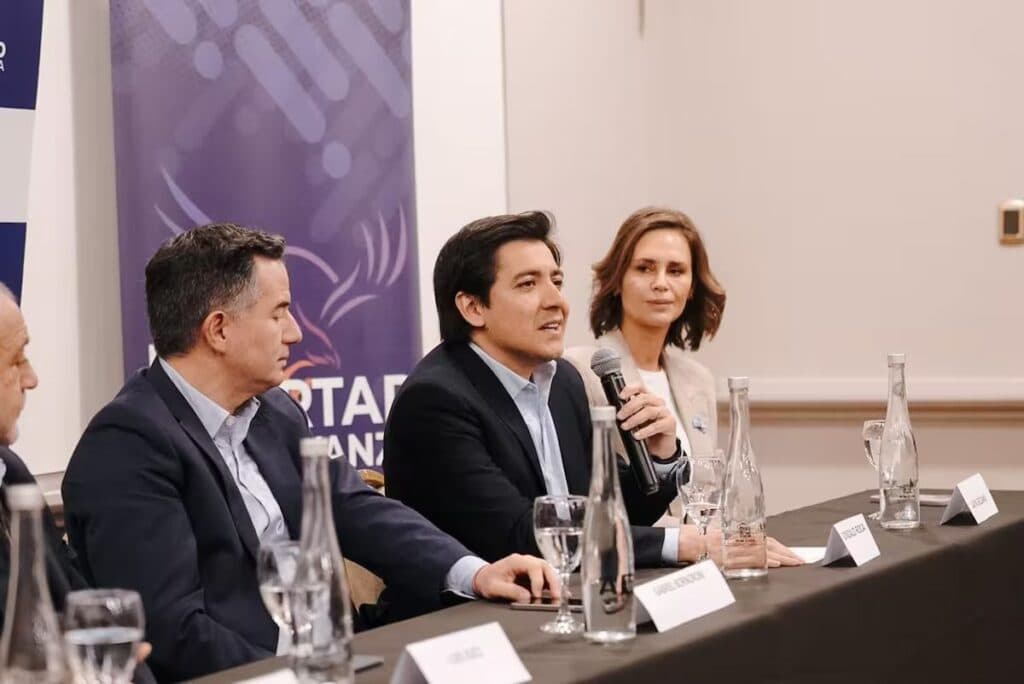 Campaña de LLA: en medio de la polémica por retenciones hay cumbre con la UIC y llega Sturzenegger