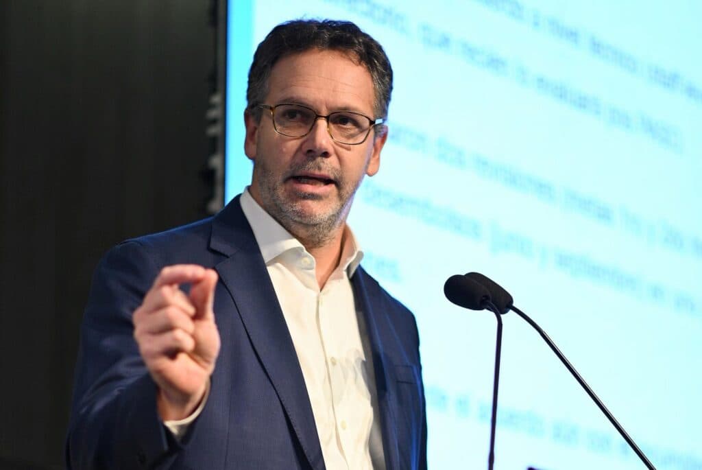 Sandleris: «un mal resultado electoral del oficialismo podría reavivar la presión cambiaria»