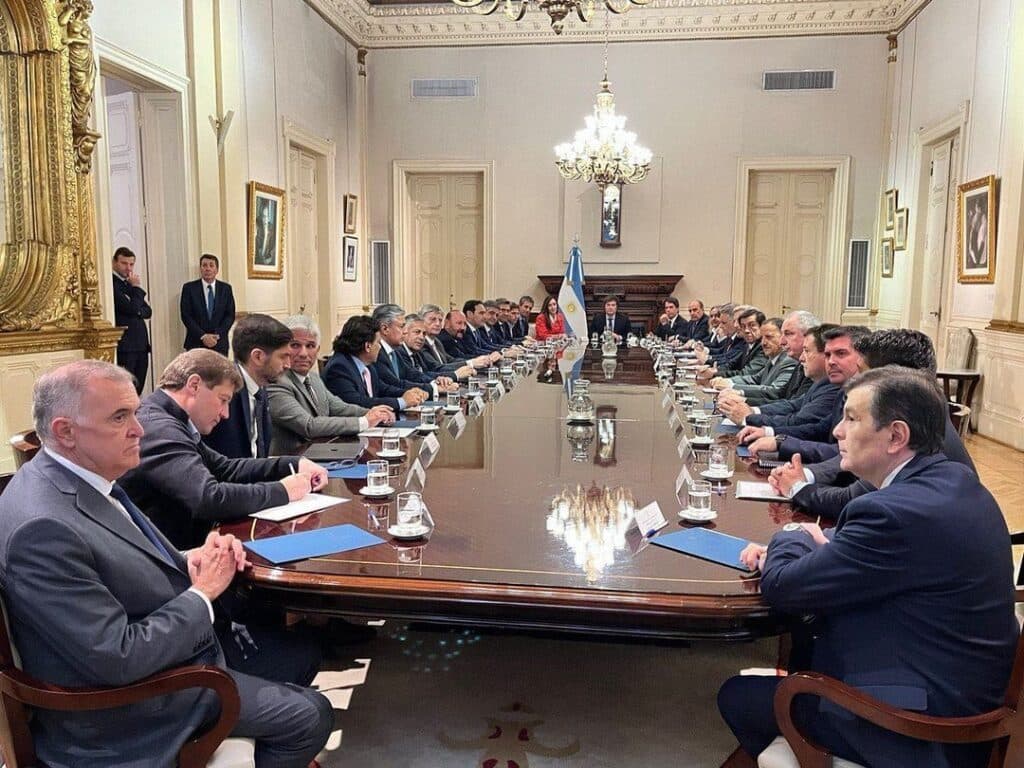 Milei cambia el tono con las provincias y Llaryora se prepara para capitalizar el giro