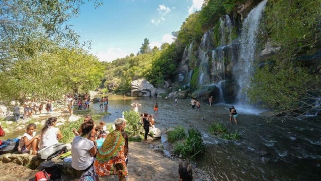 Finde largo récord: cuántos turistas se movilizaron y cuánto dinero dejaron en cuatro días